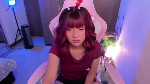 mia  nicolle online show from 28, 11, 2025