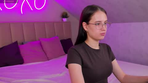 Mia online show from 9, 3, 2026