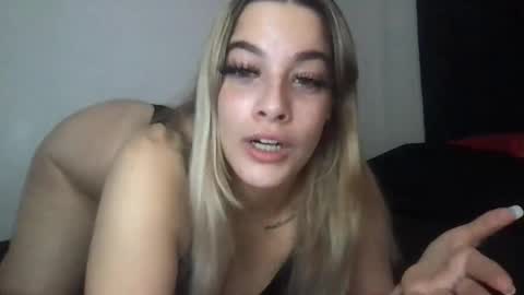 Mia Moji online show from 6, 10, 2025