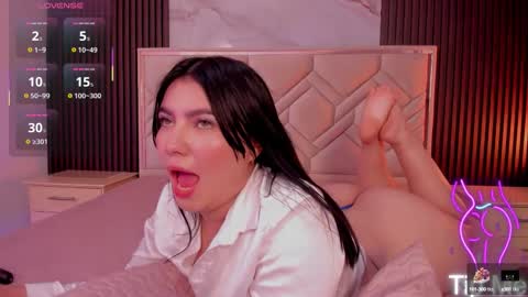 Miaa Farrel online show from 8, 10, 2025