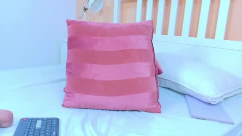 miaanderson__ online show from 19, 4, 2026