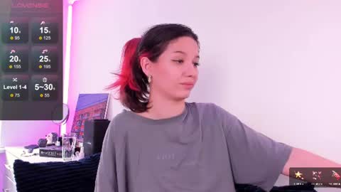 Snapshot of miabellee_ chatting on 27, 6, 2026 mia online show from 27, 6, 2026