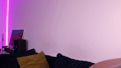 Snapshot of miabellee_ chatting on 5, 7, 2026 mia online show from 5, 7, 2026