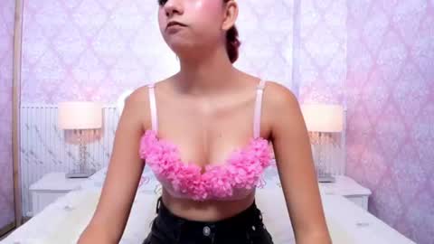 Snapshot of miabloom19 chatting on 11, 6, 2026 Mia online show from 11, 6, 2026