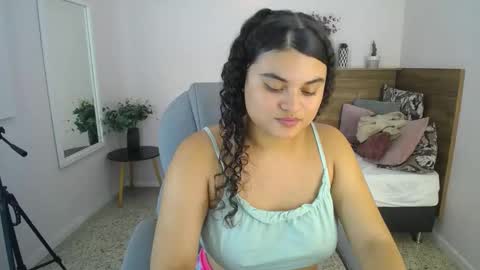 Miabloomm online show from 7, 10, 2025