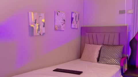 Mia online show from 5, 12, 2025