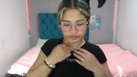 Snapshot of miacumgirl chatting on 9, 6, 2026 miacumgirl online show from 9, 6, 2026