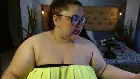 Snapshot of miacurvylove chatting on 12, 9, 2025 miacurvylovel online show from 12, 9, 2025