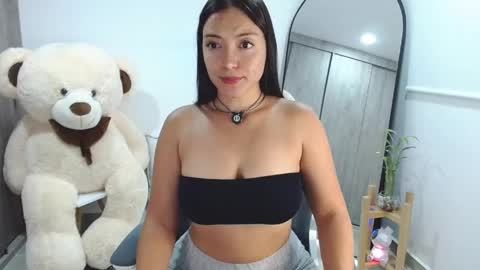 Mia Glow Velvet online show from 6, 6, 2026