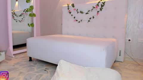 Mia Gomez online show from 3, 3, 2025