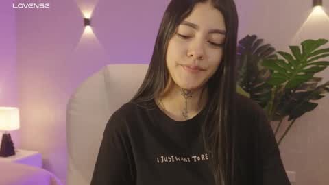 Mia Gomez online show from 3, 11, 2025