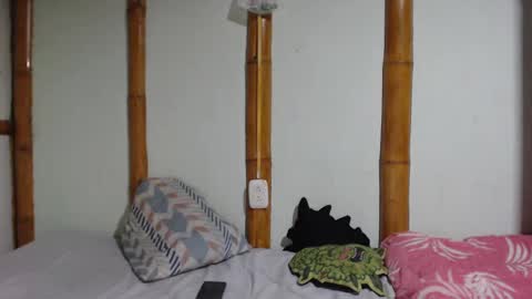 Mia  Sam online show from 2, 3, 2025