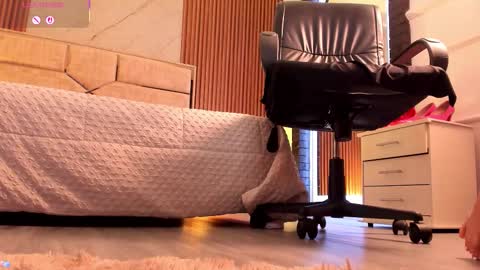 Miah  Sens online show from 8, 11, 2025