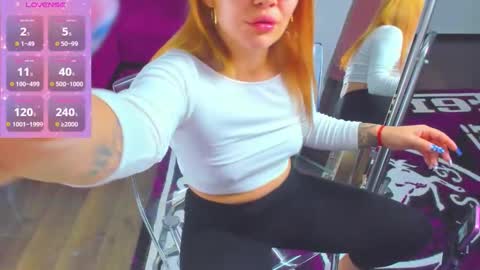 Snapshot of miakittyy chatting on 5, 11, 2025 Mia Kittyy online show from 5, 11, 2025