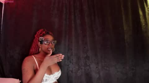 Snapshot of miaknox chatting on 22, 5, 2026 Mia online show from 22, 5, 2026