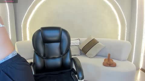 Call me Mia  online show from 26, 2, 2026