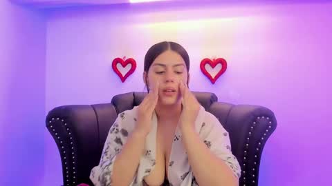 Mia   -5 7001400 Follow  online show from 25, 2, 2025