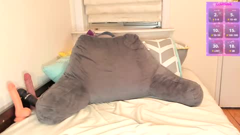 Mia  online show from 4, 3, 2025