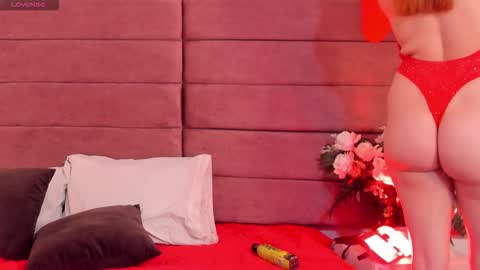 Mia Rouxx online show from 16, 10, 2025