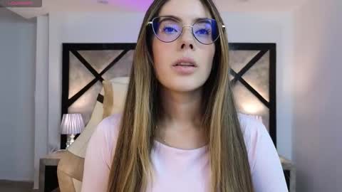 Mia online show from 10, 3, 2026