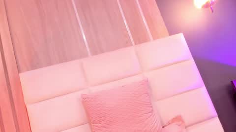 Mia online show from 10, 3, 2025