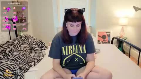 Mia  online show from 28, 10, 2025