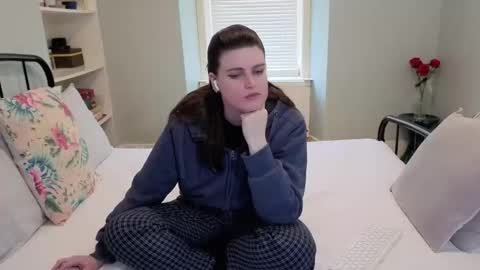 Mia  online show from 27, 2, 2026