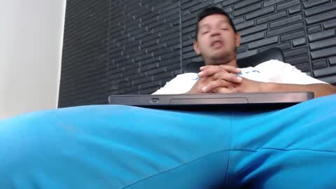 Snapshot of michael_daviss1 chatting on 17, 12, 2024 Michael Daviss online show from 17, 12, 2024