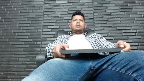 Snapshot of michael_daviss1 chatting on 8, 1, 2025 Michael Daviss online show from 8, 1, 2025