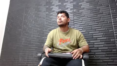 Snapshot of michael_daviss1 chatting on 6, 2, 2025 Michael Daviss online show from 6, 2, 2025