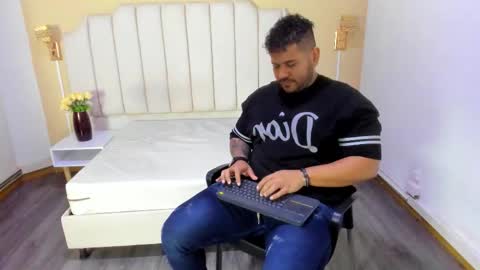 MICHAEL online show from 28, 11, 2025