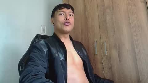 Snapshot of michaelstones chatting on 28, 2, 2025 michaelstones online show from 28, 2, 2025