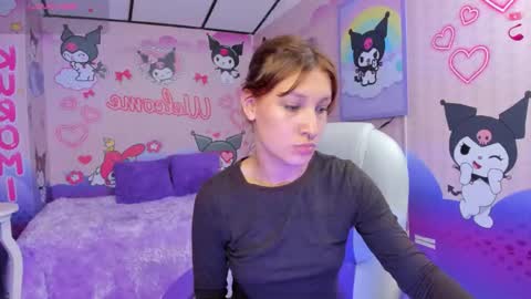 Snapshot of michell__petit_ chatting on 25, 9, 2025 michell__petit_ online show from 25, 9, 2025