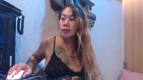 Snapshot of michelle_ux chatting on 4, 10, 2025 michelle_ux online show from 4, 10, 2025