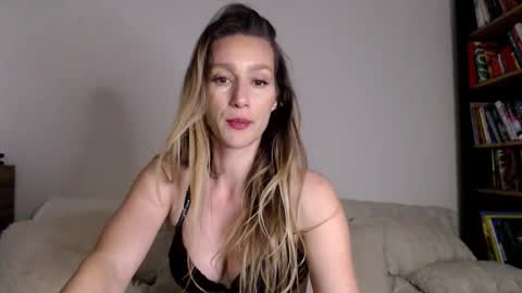 Snapshot of michellebele chatting on 4, 6, 2026 MichelleBele online show from 4, 6, 2026