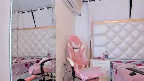 michelleblair1 online show from 22, 7, 2026