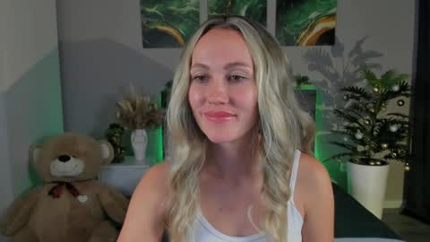 Snapshot of michelleortis chatting on 8, 12, 2024 MichelleOrtis online show from 8, 12, 2024