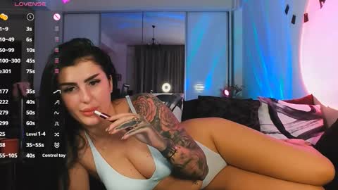 Snapshot of michelleswanx chatting on 12, 10, 2025 Michelle online show from 12, 10, 2025
