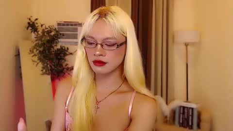 Snapshot of midnight_muse_18 chatting on 13, 5, 2026 Marie Antoinette online show from 13, 5, 2026