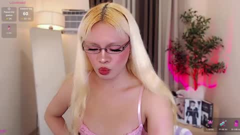 Snapshot of midnight_muse_18 chatting on 26, 7, 2026 Marie Antoinette online show from 26, 7, 2026