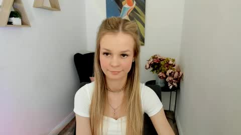 Snapshot of midnighteaura chatting on 19, 5, 2026 midnighteaura online show from 19, 5, 2026