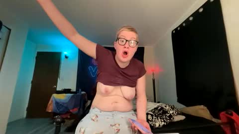 midnightmochi2 online show from 13, 4, 2026