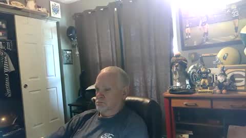 Snapshot of midwestdad09 chatting on 3, 6, 2026 midwestdad09 online show from 3, 6, 2026
