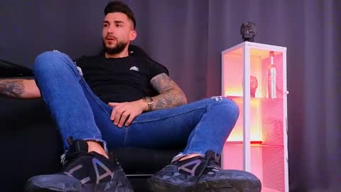 MightyAaron online show from 1, 2, 2025