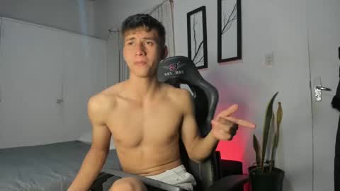 Snapshot of miguel_hz chatting on 7, 2, 2025 Miguel Hernandez online show from 7, 2, 2025