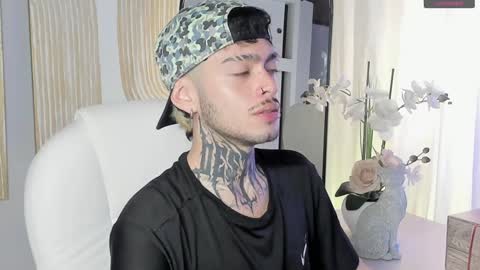 Snapshot of mihailleroy chatting on 23, 12, 2024 MIHAIL LEROY finally independent model online show from 23, 12, 2024