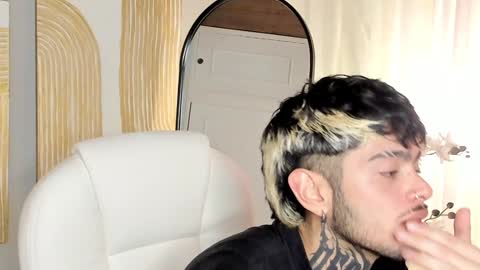 Snapshot of mihailleroy chatting on 8, 1, 2025 MIHAIL LEROY finally independent model online show from 8, 1, 2025