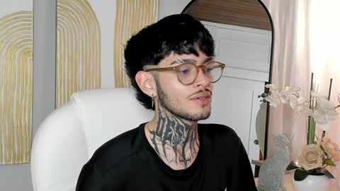 Snapshot of mihailleroy chatting on 23, 1, 2025 MIHAIL LEROY finally independent model online show from 23, 1, 2025