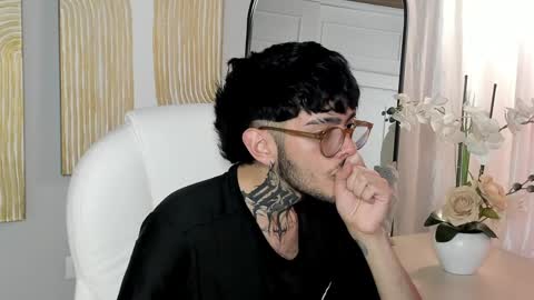 Snapshot of mihailleroy chatting on 24, 1, 2025 MIHAIL LEROY finally independent model online show from 24, 1, 2025