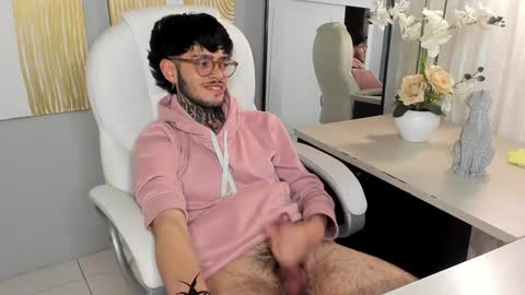 Snapshot of mihailleroy chatting on 28, 1, 2025 MIHAIL LEROY finally independent model online show from 28, 1, 2025